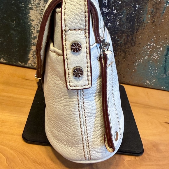 Isaac Mizrahi genuine leather white shoulder /crossbody purse. - Picture 7 of 13